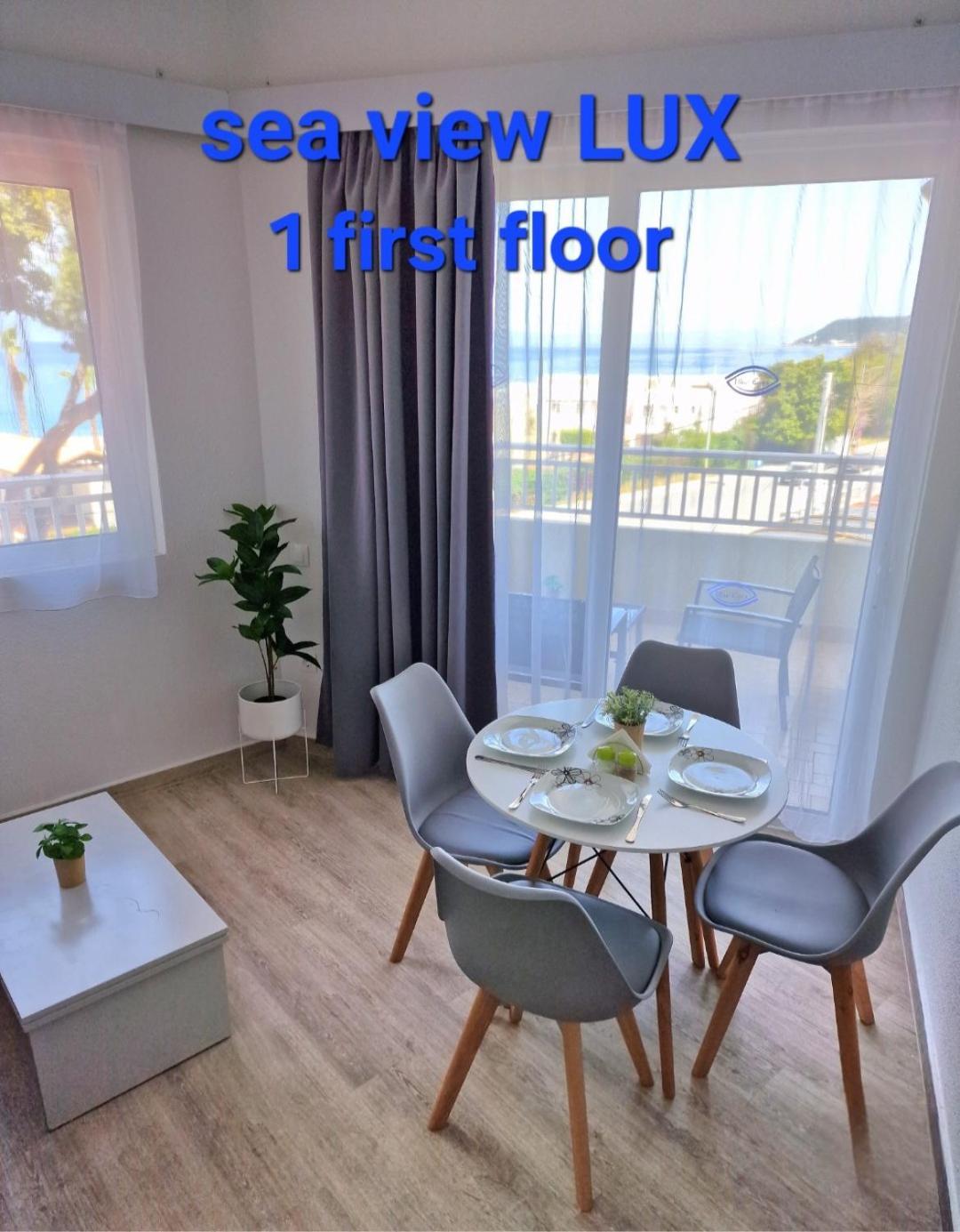 Blue Eyes Apartments Ixia  Bilik gambar