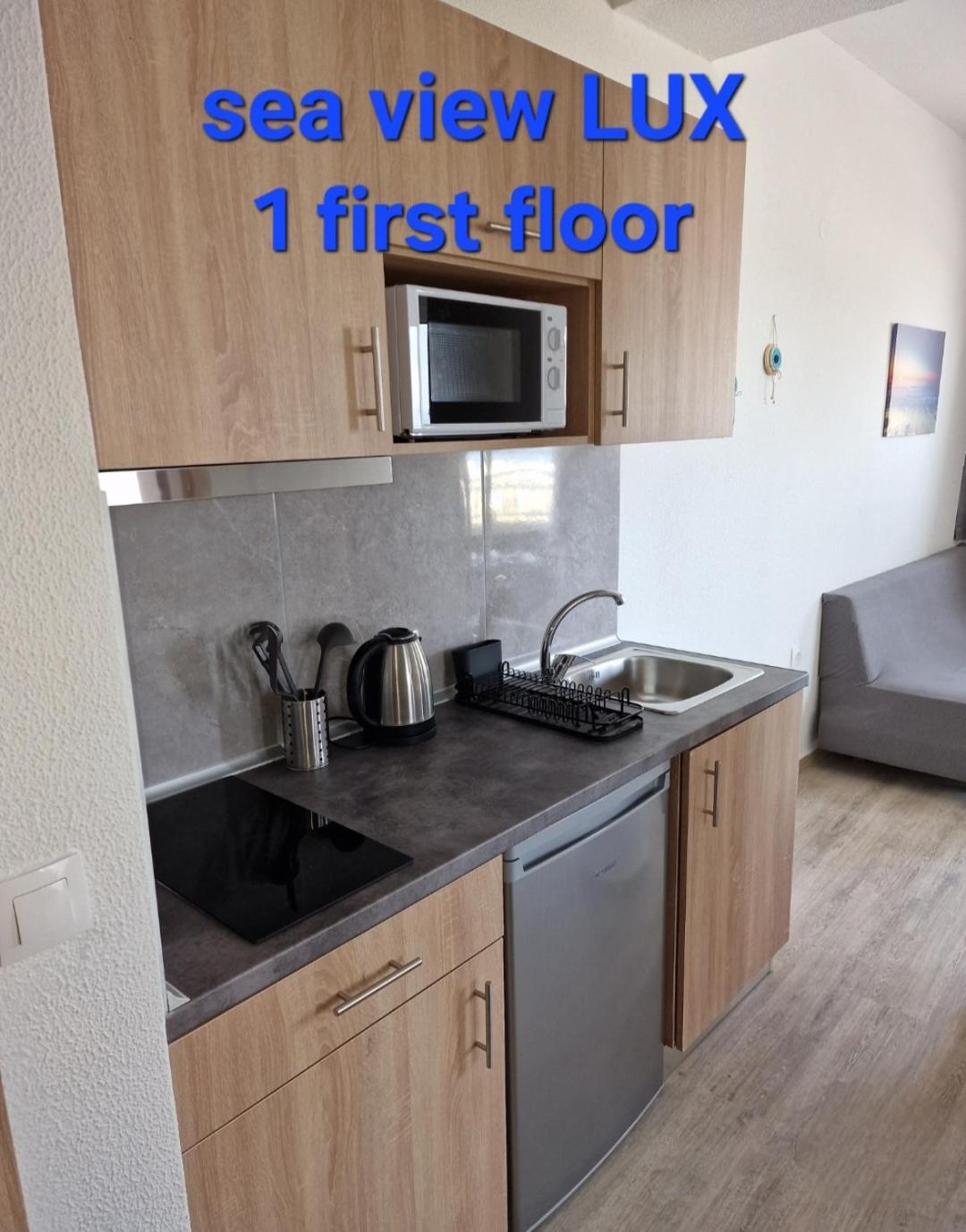 Blue Eyes Apartments Ixia  Bilik gambar