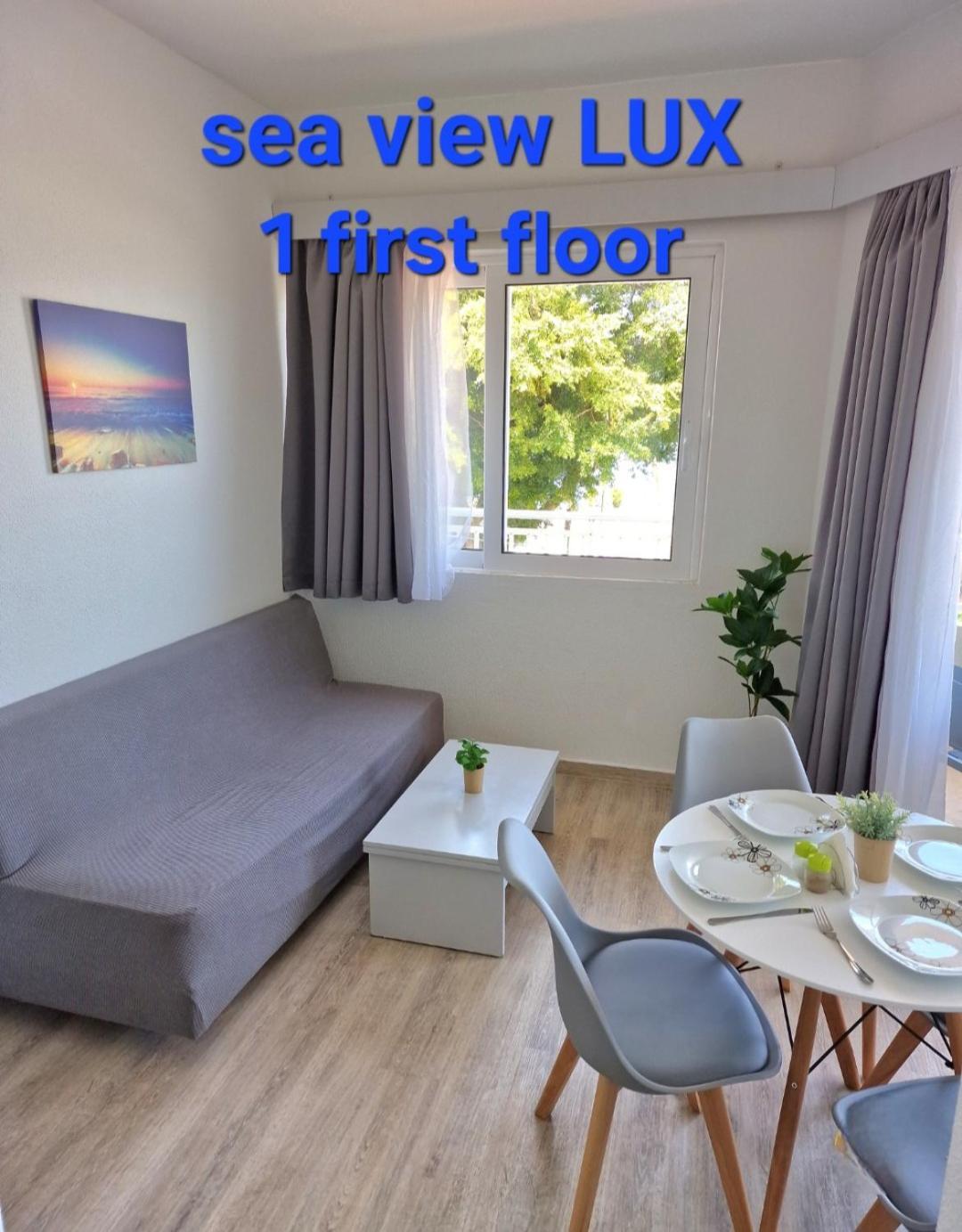 Blue Eyes Apartments Ixia  Bilik gambar